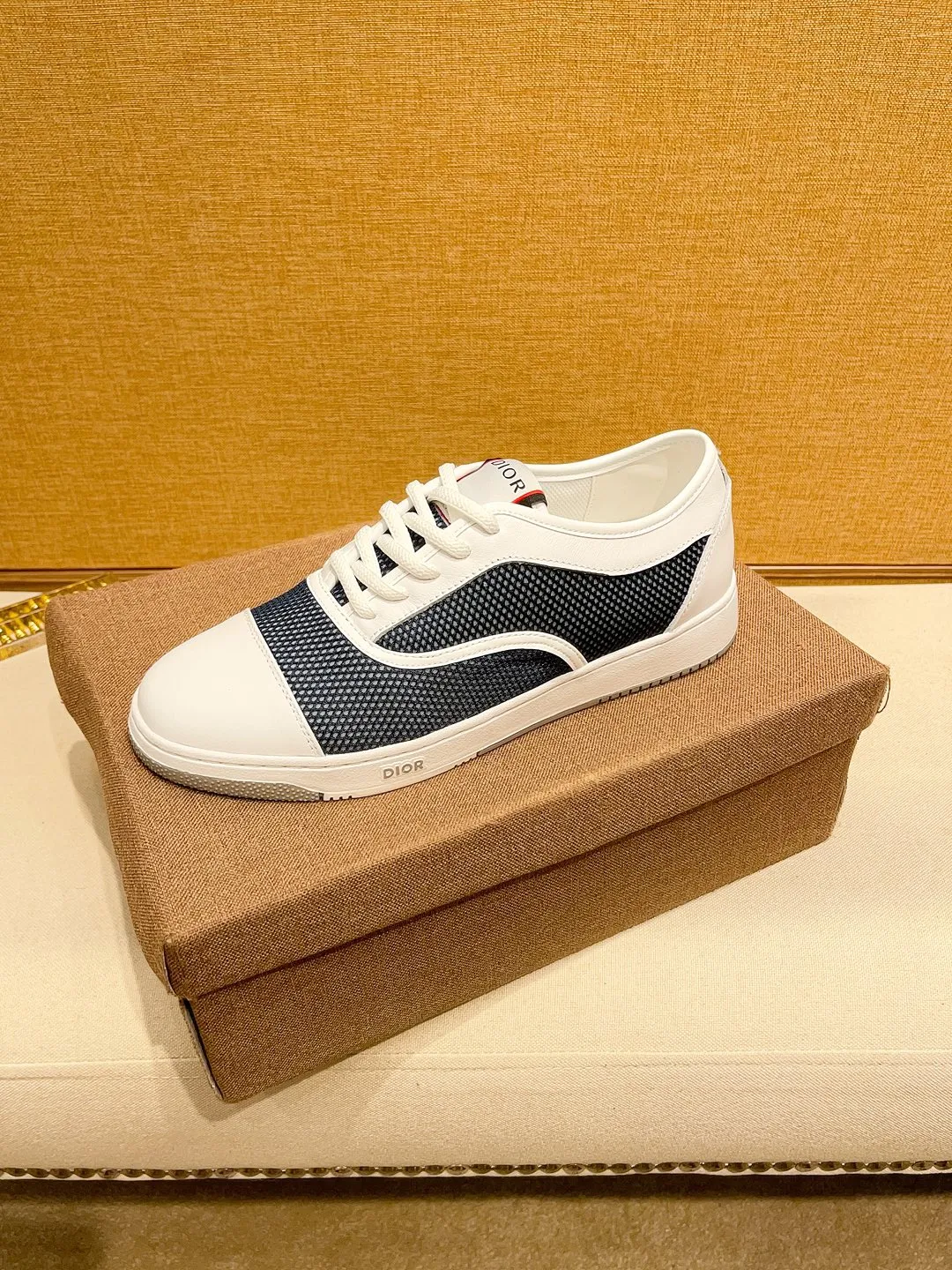 Factory price 420🔥[Dior] Dior’s new model is carefully crafted and set off the audience! An international brand that continues to innovate. This men's all-season casual shoe is the original version. The upper is made of cowhide material and the leather feet are super lightweight. The outsole is ultra-light and non-slip. It is breathable and comfortable and the quality speaks for itself. Color: Multiple colors available. Size: 38-44 (45 customized)